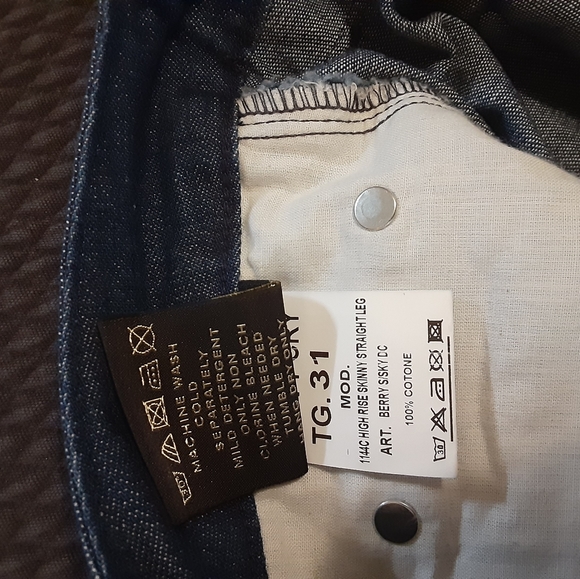 Jeans - Picture 3 of 4